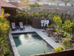 Red Thread Morjim - Pool