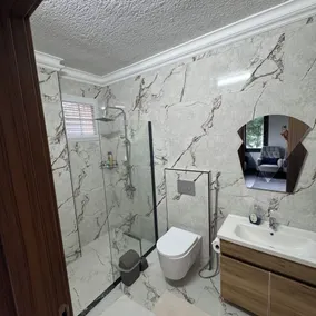Pallas Suit - Bathroom