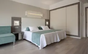 FERGUS Bermudas - Chambre