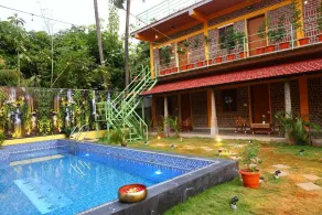 Moksha Resort - Pool