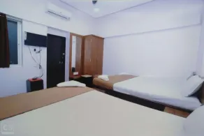 Rajhuns Deluxe Lodging - Chambre