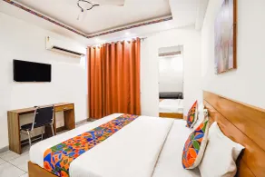 FabHotel Emoji Stays - Camera