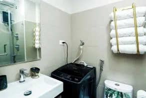 Sapphira Manor Luxurious Condo by the Bay - Bathroom