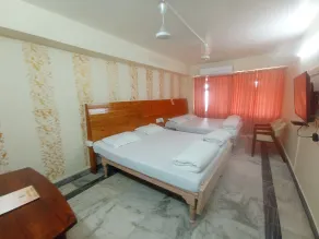 Hotel Mahaveer International - Room