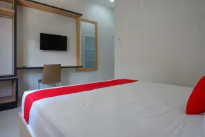 RedDoorz Syariah near Mutiara SIS Al Jufrie Airport Palu 2 - Chambre