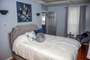 Downtown Cozy 2 BR Apt - 4min drive MardiGras Park - Chambre