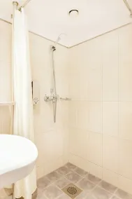 Hotel Tartu - Bathroom