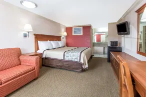 Days Inn by Wyndham Virginia Beach Town Center - Room