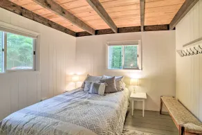 Cozy Maine Lakefront Escape | Fall Foliage & Fire - Interior