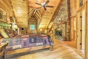 Lake Wallenpaupack Cabin w/ Shared Pool! - Værelse