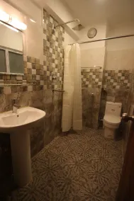 Himalayan Sherpa INN - Badezimmer