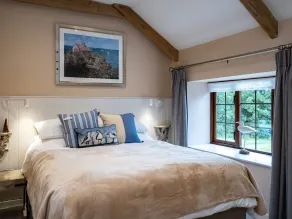 The Snug - Rom