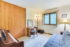 Lakeside Spooner Home w/ Game Room & Views! - Interiør