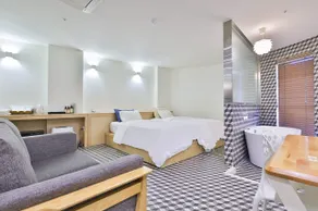 Elephant Shower Hotel - Chambre