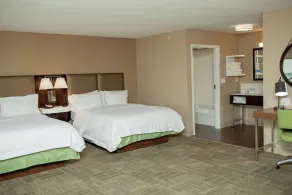 Hampton Inn Commerce Novi - Room