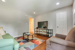 Inviting Home w/ Backyard: 8 Mi to Dtwn Atlanta! - Interiør