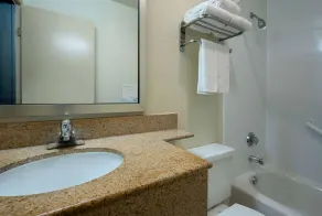 Days Inn by Wyndham Encinitas Moonlight Beach - Salle de bain