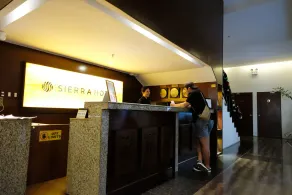 Sierra Hotel - Réception