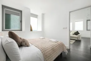 Bright & Modern 2BD 2Bath - Sleeps 6 - Tube - Wifi - Værelse