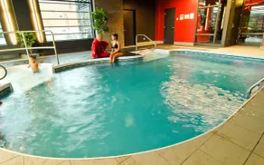Grand Hotel Times Sherbrooke - Piscina