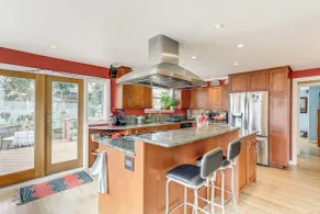 6 Mi to Dtwn Seattle: Walkable Home w/ Hot Tub - Innvendig