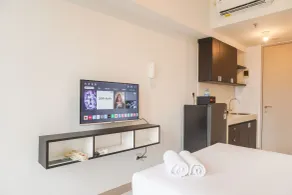 Comfortable and Nice Studio at Tokyo Riverside PIK 2 Apartment By Travelio - Habitación