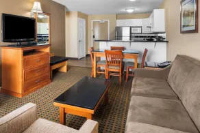Best Western Plus Osoyoos Hotel & Suites - Room
