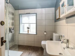 Driftwood Cottage - Bathroom
