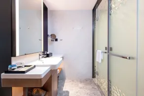 Hampton by Hilton Zhangjiajie Tianmen Mountain -Situated opposite the Tianmen Mountain Cable Car Station -Provide free airport shuttle service - English-speaking customer service - Łazienka