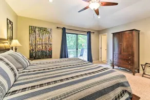 Quiet Lake Conroe Townhome w/ Water-view Deck - Interior