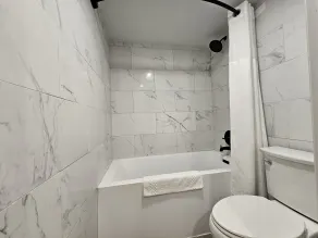 The Hotel Pendleton, Trademark Collection by Wyndham - Bathroom