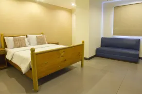 Nichols Airport Hotel - Room