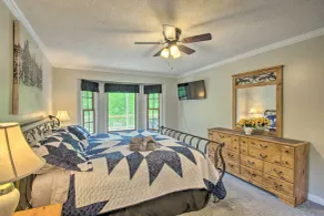 17-Seat Home Theater, Hot Tub, Huge Game Room! - Innvendig