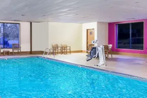Baymont by Wyndham Waukesha - Pool