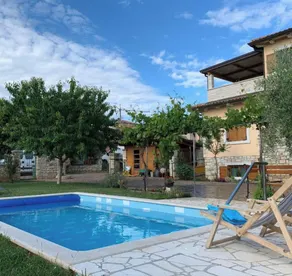 Merveilleux appartement convivial et familial avec terrasse, barbecue et jardin | Vue jardin | Avec animaux acceptés - Piscine