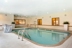 Comfort Inn & Suites Green Bay Stadium Area - Piscine