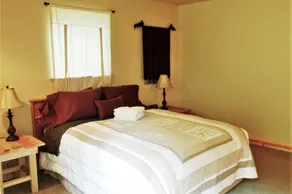 Glacier Springs Cabin 2bedrooms, 2 Baths - hot tub & Pet Friendly! - Værelse