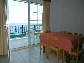 Cypriana Apartments - Spiseområde på rommet
