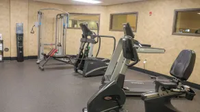 Wingate by Wyndham Peoria - Complimentary Area Shuttle - Salle de remise en forme