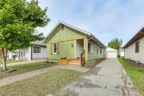 Walk to Macken Park: Home w/ Fenced Yard & Patio - Intérieur
