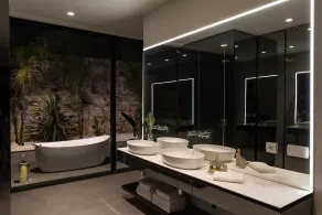 Exquisita villa totalmente equipada con jardín, barbacoa y piscina privada | Vistas a la piscina | Perfecta para el trabajo en remoto - Baño