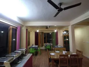 Orange sky River side home stay jibhi - Restaurant