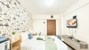 Cozy and Simple Living Studio Apartment at Cinere Resort By Travelio - Zimmer