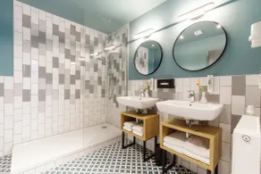 Garner Hotel Vienna by IHG - Bathroom