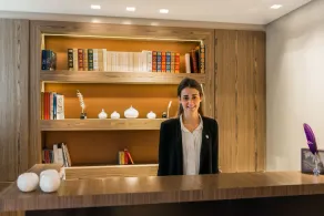  Hôtel Le Tourville by Inwood Hotels - Réception