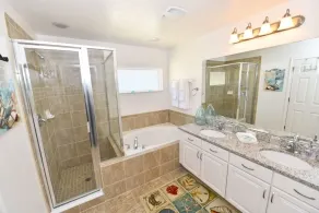 Spacious 6-Bedroom Getaway with Game Room, Private Spa & Sunny Pool Deck in Premier Resort Setting - Badezimmer