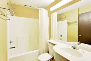 Microtel Inn & Suites by Wyndham Prairie du Chien - Salle de bain