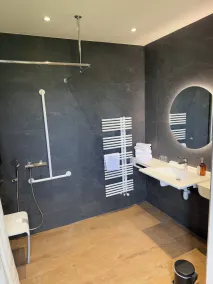 Hôtel Restaurant Les Boissières - Bathroom