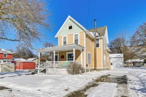 Charming Family Home w/ Seasonal Pool in Dansville - Innvendig