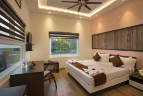 Foggy Knolls Resort - Room
